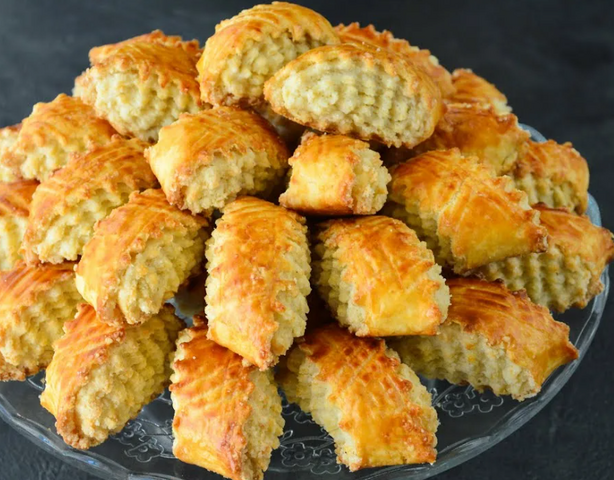 Булочки «Кита» из школьной столовой: мягкие, слоистые и с хрустящей крошкой
