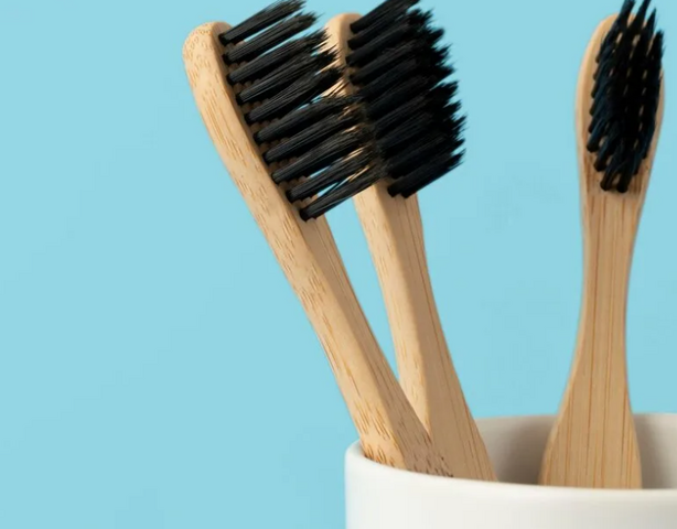 Когда нужно менять зубную щётку и почему это важно