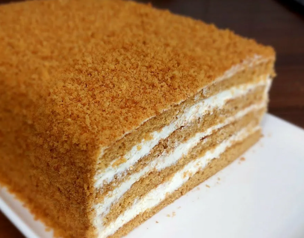 Ленивый медовик: нежный торт за 15 минут активного времени