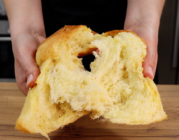 Волокнистый мякиш без крошек: кулич Бриошь – идеальная пасхальная выпечка