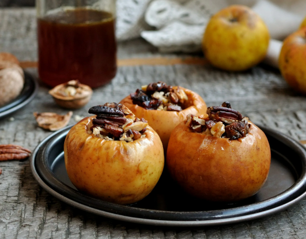 Запеченные яблоки с орехами