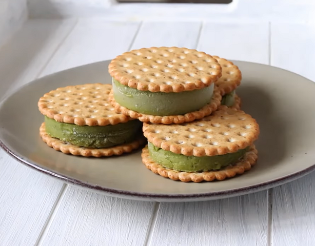 Веганское мороженое-сэндвич с матчей: быстрый летний десерт