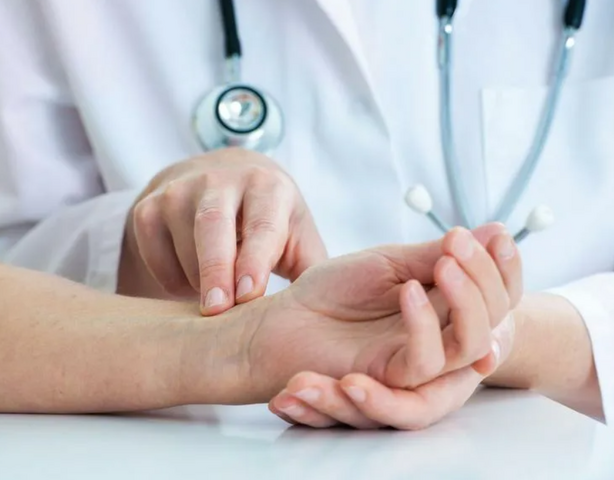 Пульс и давление: что важно знать женщинам после 40