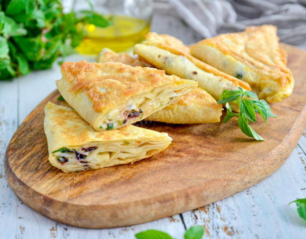 Ленивые пирожки из лаваша с творогом, картофелем и сыром
