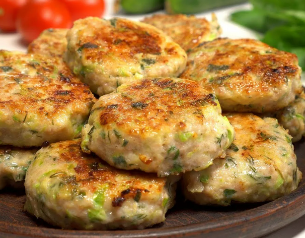 Сочные куриные котлеты с кабачками