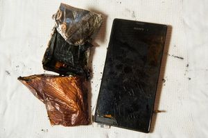 Sony Xperia T3 загорелся в руках владельца