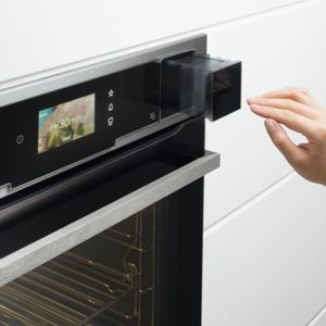 3 новинки техники: супертихий миксер, духовой шкаф с памятью рецептов и яркий холодильник в стиле Мондриана