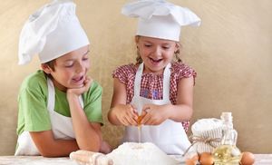 Дети на кухне: как уберечь и чем занять