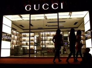 Владелец Gucci, Saint Laurent и Alexander McQueen увеличил чистую прибыль на 31,6% в 2015 году