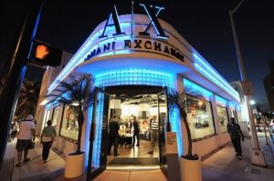 В апреле откроются первые магазины "кризисной" марки Armani Exchange