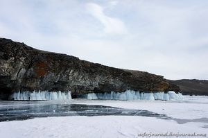 Байкальский лед. Прогулки по ледовым гротам.