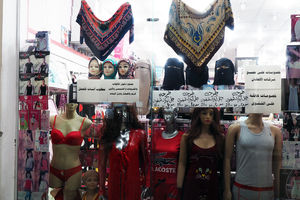 Что у египтянки под одеждой?