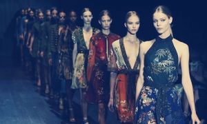 С 2017 года Gucci будет проводить совместный показ женской и мужской коллекции одежды