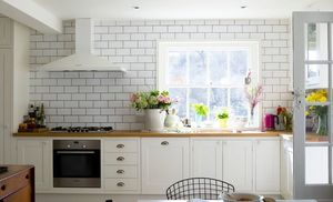 Белая кирпичная плитка на кухне: 25 примеров