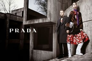 В 2015 году прибыль Prada упала на четверть