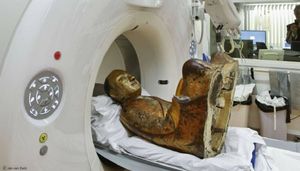 Древняя статуя Будды скрывала страшную тайну. Сканирование показало, что внутри нее находится мумия человека
