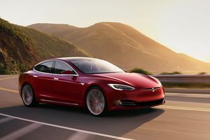 Tesla отзывает 123 тысячи Model S