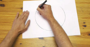 Нарисовать ровный круг от руки — очень легко! Спрячь циркуль подальше.
