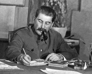 За что Сталин расстрелял чиновника