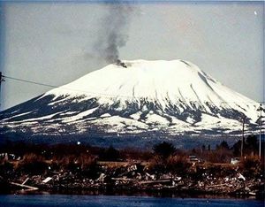 Лучший первоапрельский розыгрыш: американец вызвал искусственное извержение вулкана