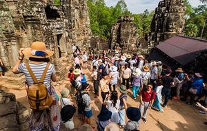 Массовый туризм разрушает достопримечательность ЮНЕСКО — Ангкор-Ват в Камбодже
