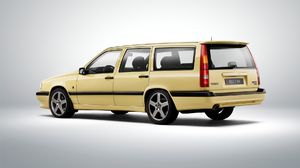 Volvo 850 отмечает 25-летие. Заходите поздравить