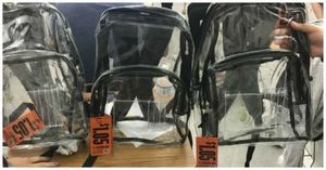 Во Флориде школьникам навязали прозрачные рюкзаки