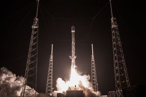 «Слегка безумно», но SpaceX будет замедлять падающие ступени воздушными шарами