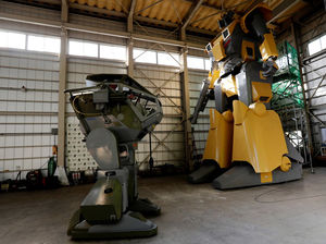 Японский инженер конструирует огромных роботов