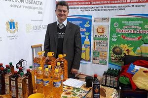 «Просто хотел поднять людям настроение»: ульяновский фермер объяснился за выпуск подсолнечного масла «Новичок»
