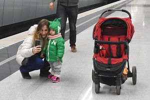 Новые правила поведения в метро: запретить детские коляски и обязать пассажиров уступать место