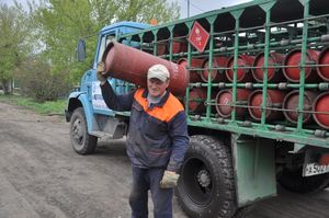 В животе начало бурлить. Сначало тихо, потом громче, в общем «придавило» с самой, что ни на есть, страшной силой