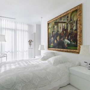 Как и чем декорировать белую спальню: советы и предметы