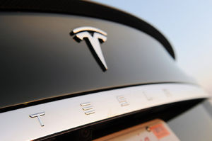 Tesla ремонтирует автомобили в обмен на молчание своих клиентов
