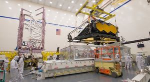 NASA: Из телескопа «Джеймс Уэбб» сыплются винты и гайки