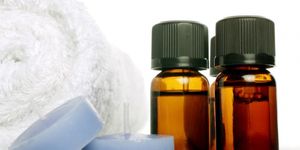 Камфорное масло — свойства и применение для лица