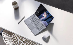 Microsoft готовит «бюджетный» Surface-планшет для конкуренции с iPad