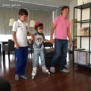 Андрей Аршавин балует детей своей жены, забыв о собственных
