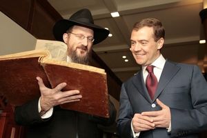 Правда, что Медведев — еврей?