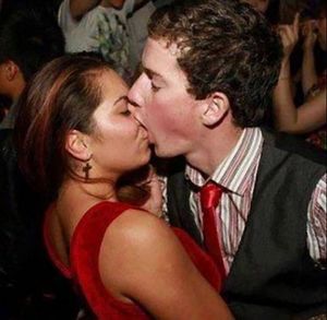 Смешные попытки поцелуев, потерпевшие полное фиаско (26 фото)