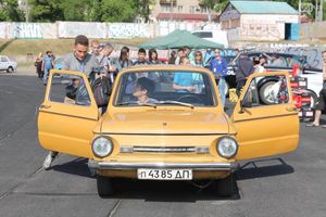 Украинцы поставили новый рекорд по вместимости "Запорожца"