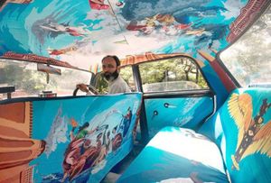 Сказочные интерьеры такси города Мумбаи