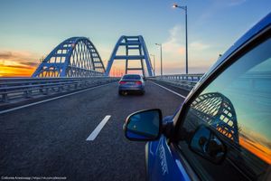 Сколько денег крымчане потратили, чтобы прокатиться на такси по мосту через Керченский пролив
