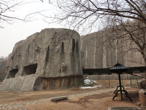Вырезав эти огромные каменные блоки, китайцы поняли, что никогда не смогут передвинуть их