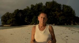 Мужчина купил себе необитаемый остров за $13,000 и построил там маленький рай