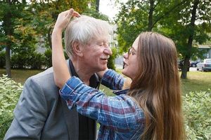 «Супруги только по документам»: молодая жена Ивана Краско откровенно рассказала об интимных отношениях со старшим ее на 60 лет супругом
