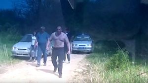 Страшнее Валуева: Водитель-гора напугал полицию (видео)