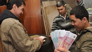 1 миллиард долларов денежных переводов за 3 месяца поступило в Узбекистан из России