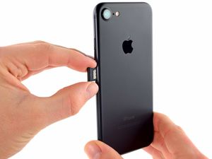 iPhone 2018 получит встроенную Apple SIM