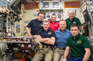 Сегодня ночью три космонавта возвращаются с Международной космической станции